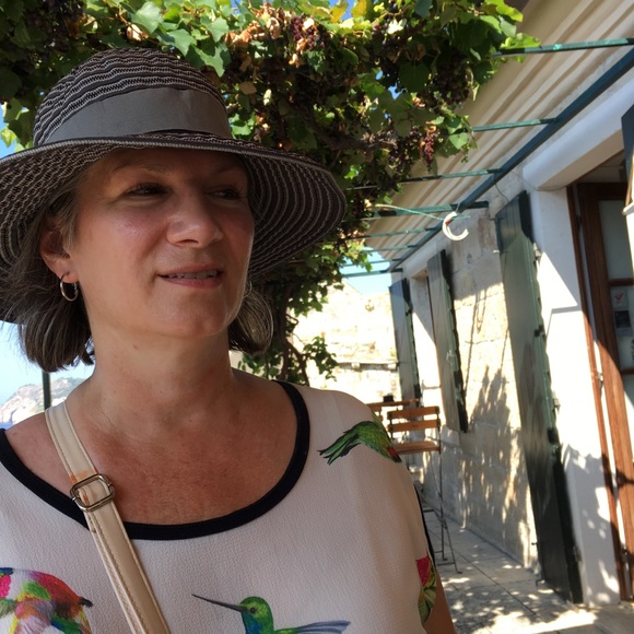 Meet your Posher, Patricia - Picture 1 of 1